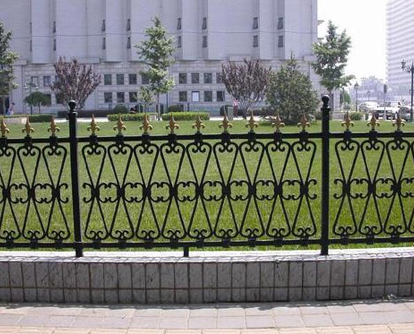 十堰鐵藝護(hù)欄有哪些優(yōu)缺點(diǎn)以及維護(hù)方式呢？